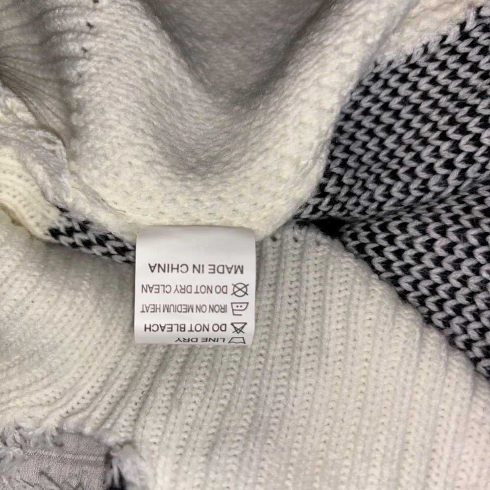 Distressed Heart Sweater - Picture 11 of 12